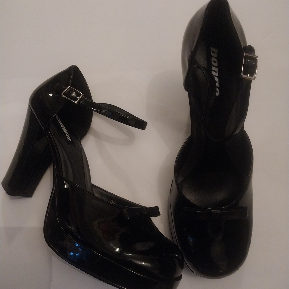 Bongo women black faux patent leather chunky high heel 4 1/4" closed front shoes